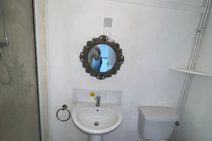 Room 32 of 42