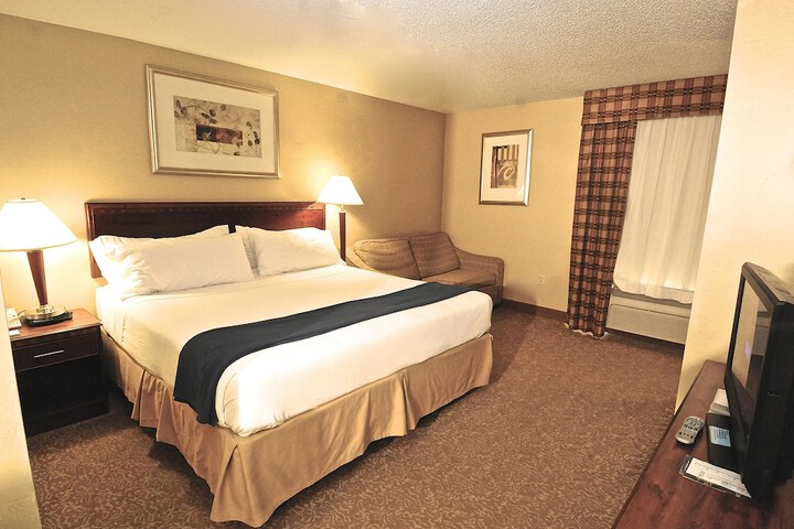 1 King Bed (19 of 19)