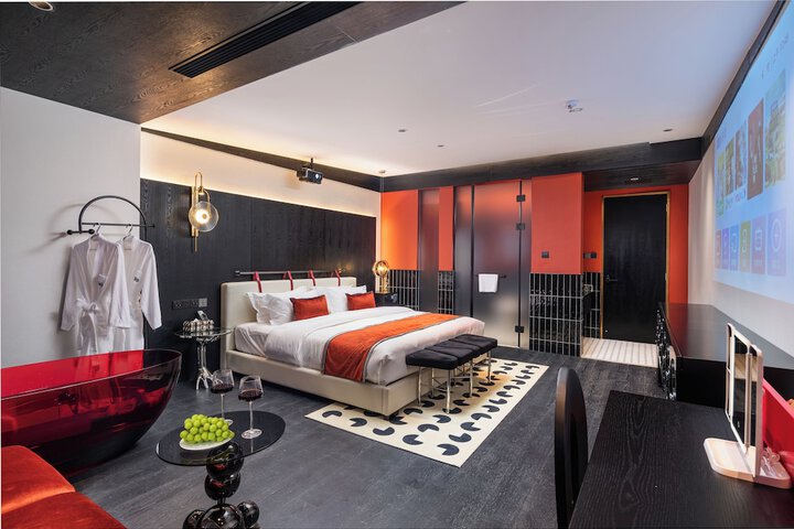 Room 13 of 66