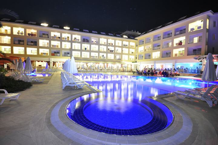 Hotel with Pool