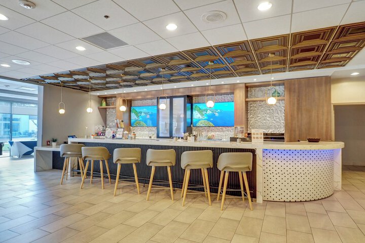 Lounge 64 of 89