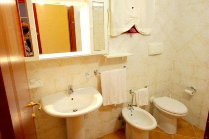 Room 9 of 19