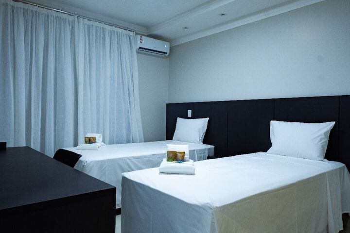 Room 8 of 16