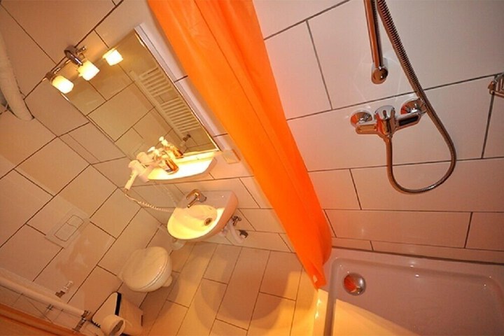 Room 15 of 31