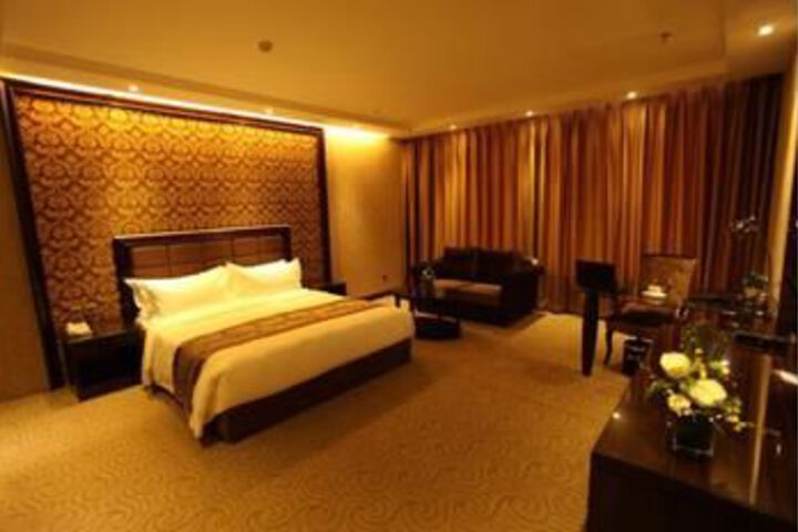 Room 3 of 32