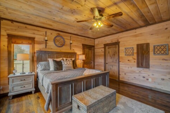 Room 2 of 32