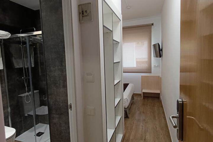 Room 12 of 80