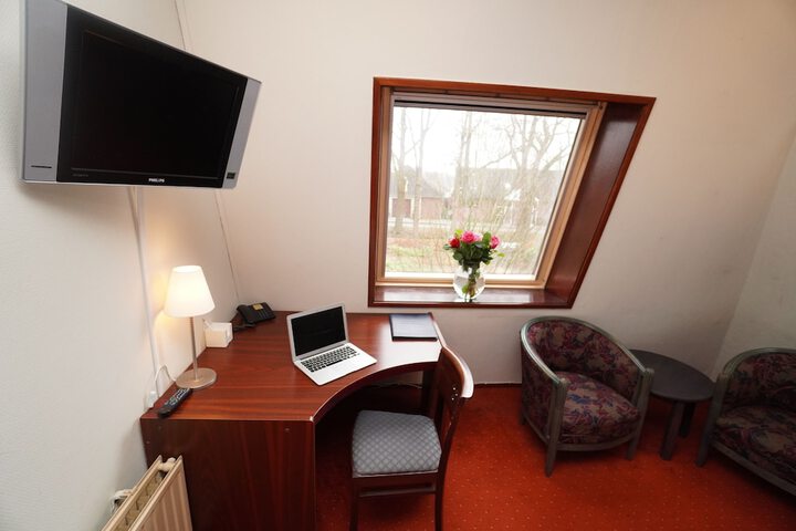 Room 16 of 65