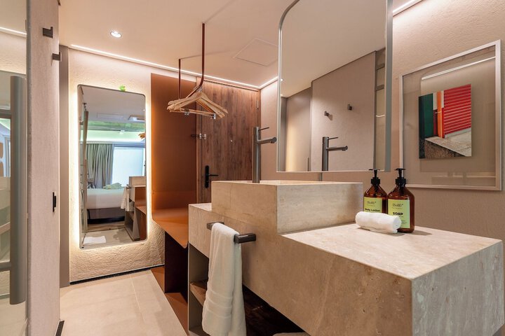 Room 75 of 102