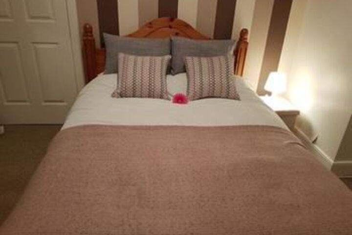 Room 5 of 8