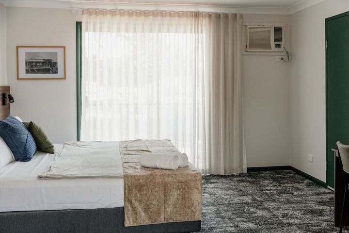Room 10 of 33