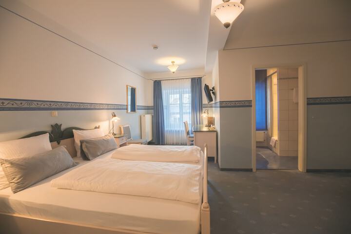 Room 34 of 111