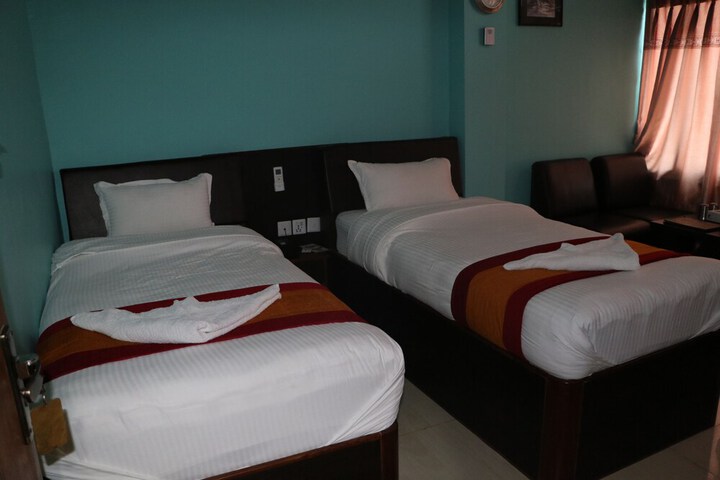 Room 4 of 18