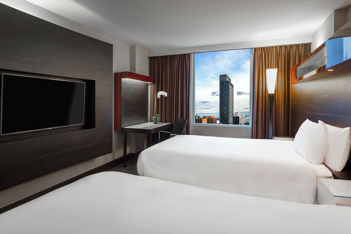 2 Queen Beds (5 of 7)