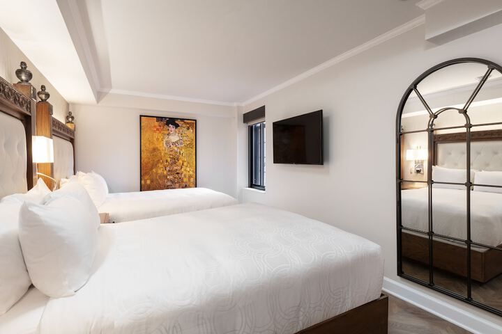 Queen Size Bed (3 of 30)
