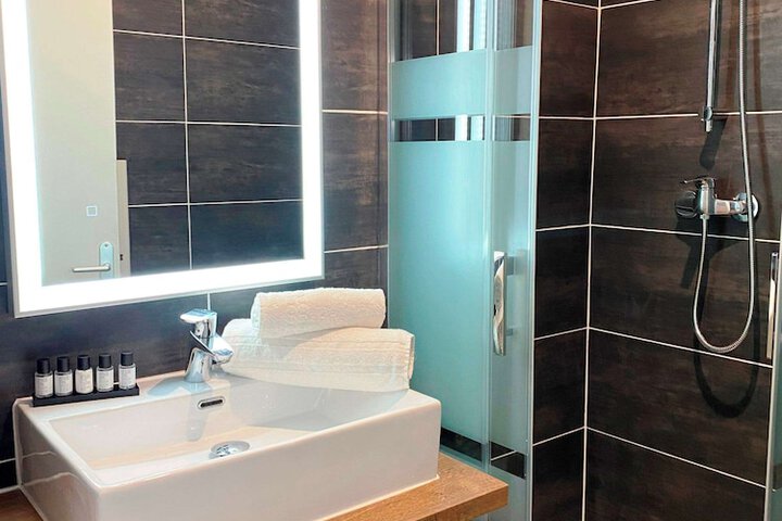 Room 31 of 38