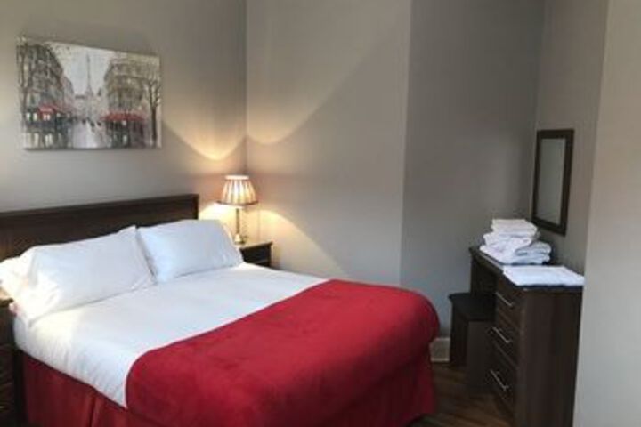 Room 8 of 16