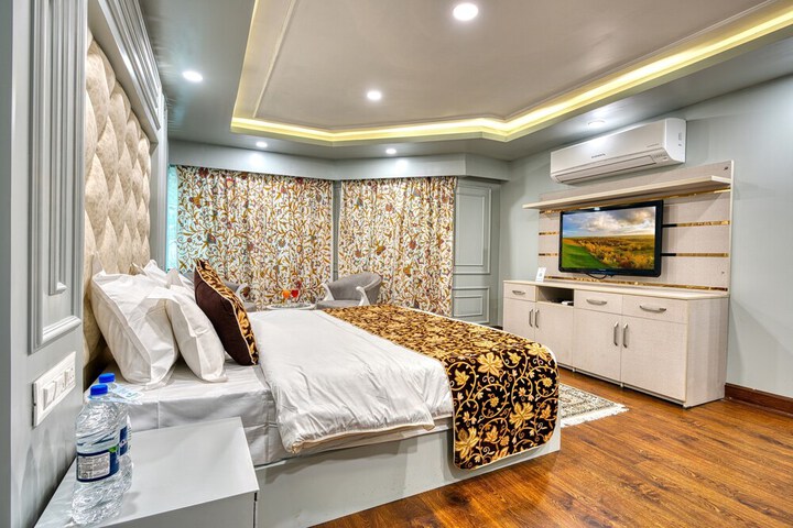 Room 10 of 28
