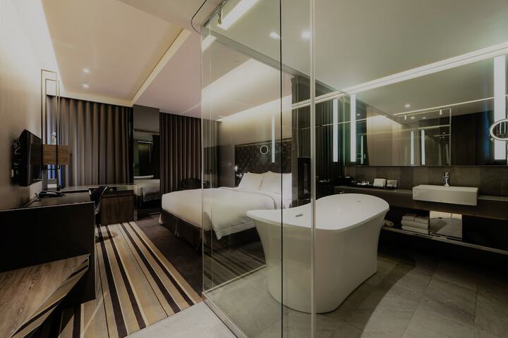 Room 19 of 82