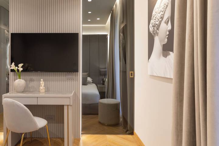 Room 33 of 76