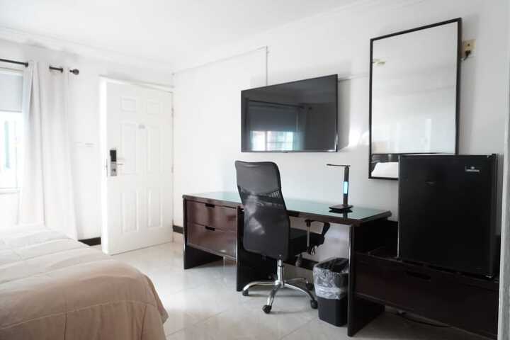 Room 6 of 12