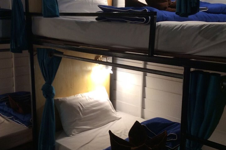 Room 10 of 33