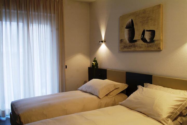 Room 9 of 32