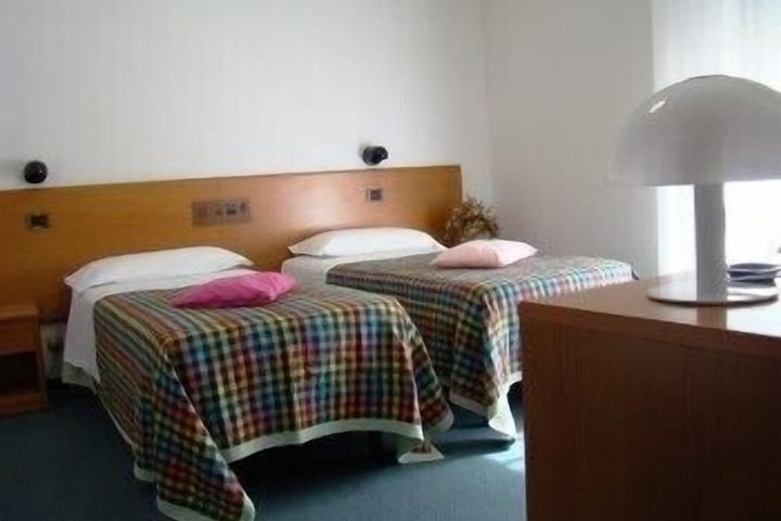 Room 8 of 49