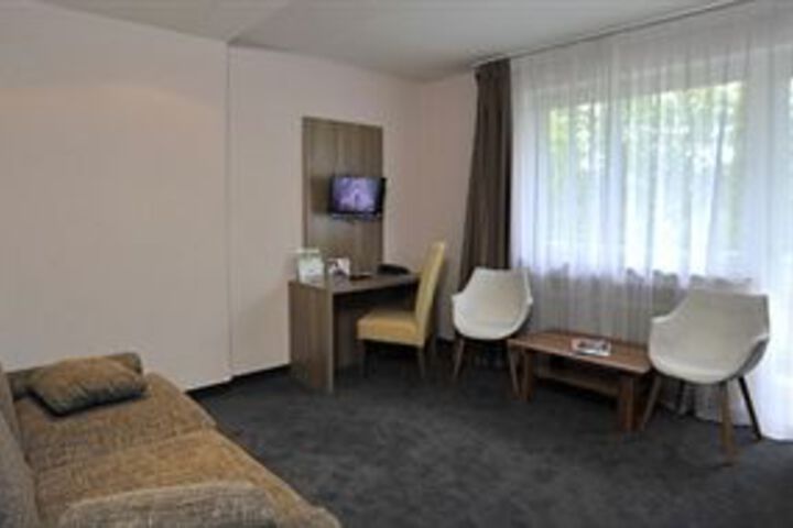 Room 9 of 15