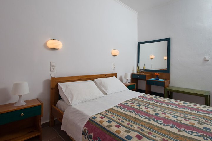 Room 3 of 40