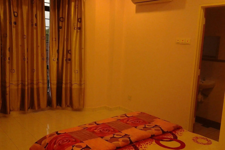 Room 2 of 9
