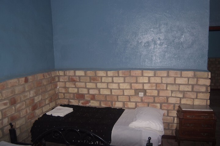 Room 12 of 124