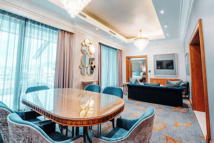Room 8 of 38