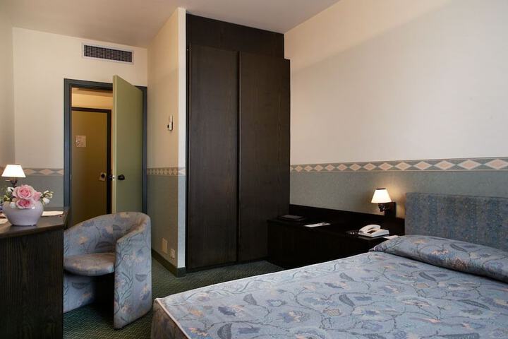 Room 4 of 13