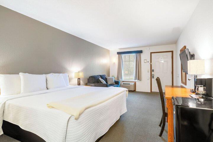 Room 8 of 40