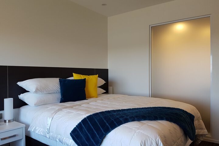 Room 18 of 118
