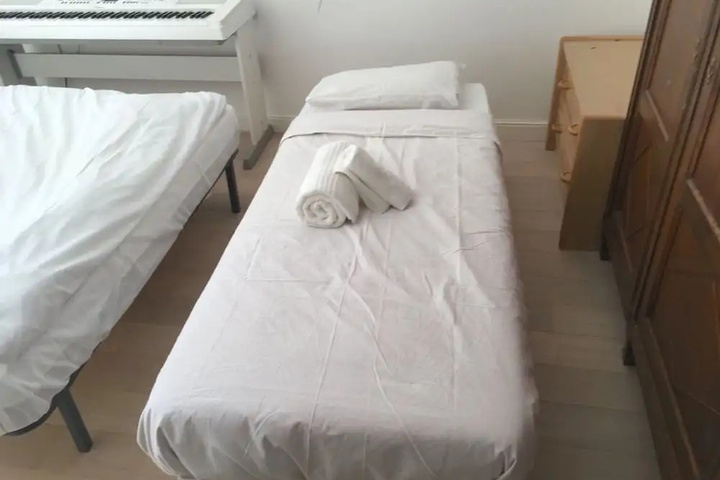 Room 4 of 13