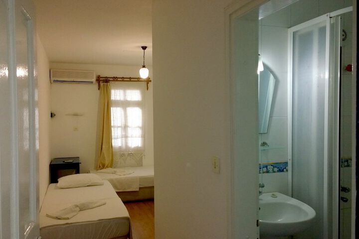 Room 6 of 15