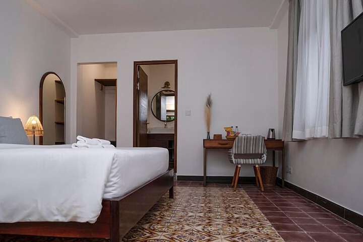 Room 6 of 35