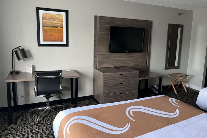 2 Queen Beds (4 of 10)