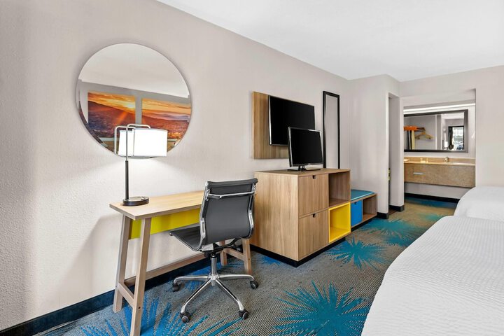 Room 9 of 36
