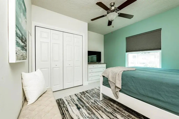 Room 7 of 16