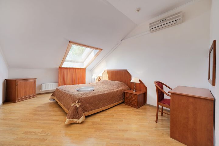 Room 15 of 46