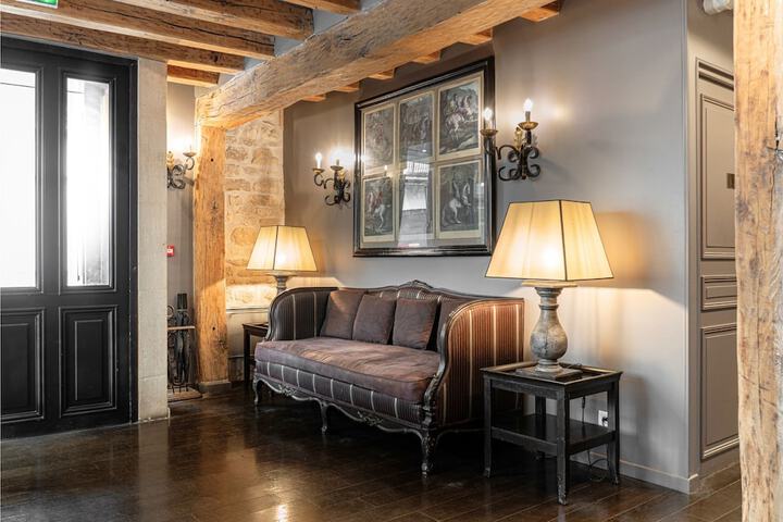 Guest Lobby