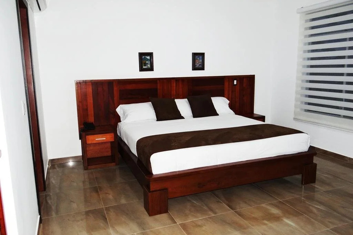 Room 6 of 17