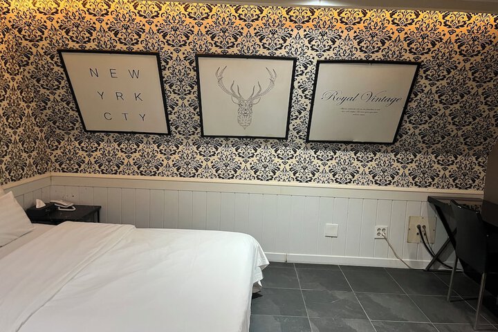 Room 12 of 29