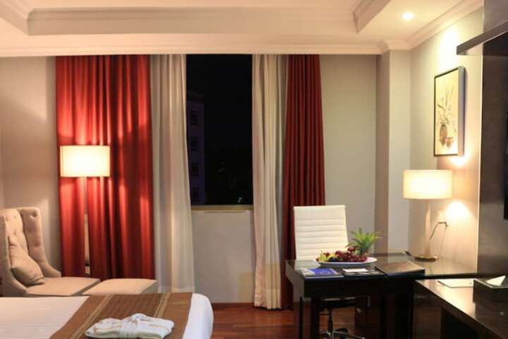 Room 4 of 42
