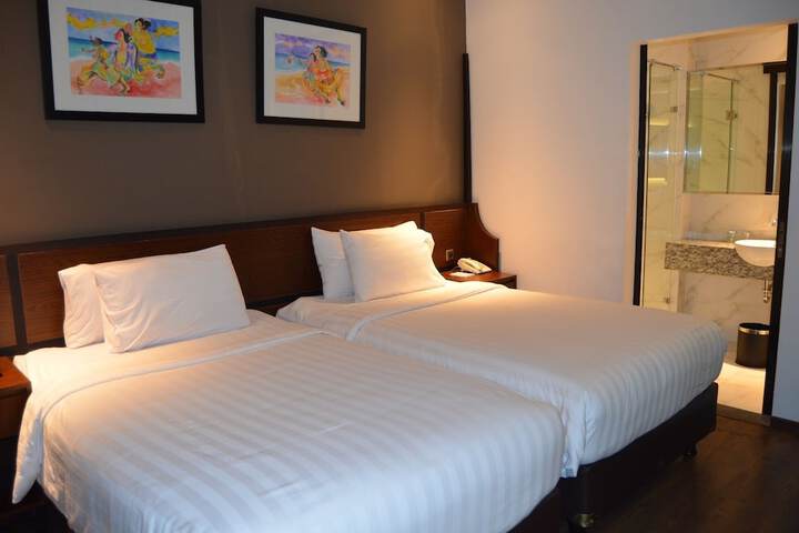 Room 8 of 30