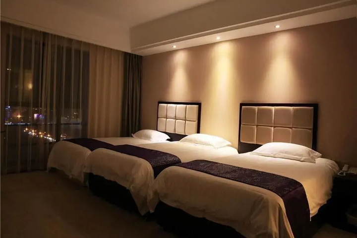 Room 4 of 17