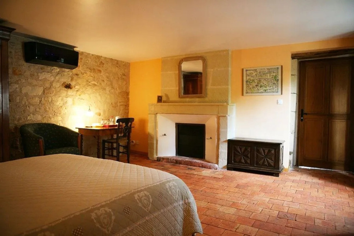 Room 4 of 9